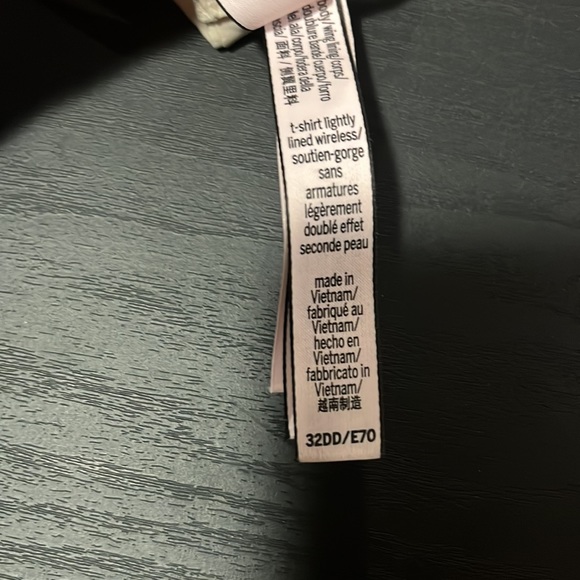 🔥Victoria’s Secret T- Shirt Bra - Picture 3 of 3